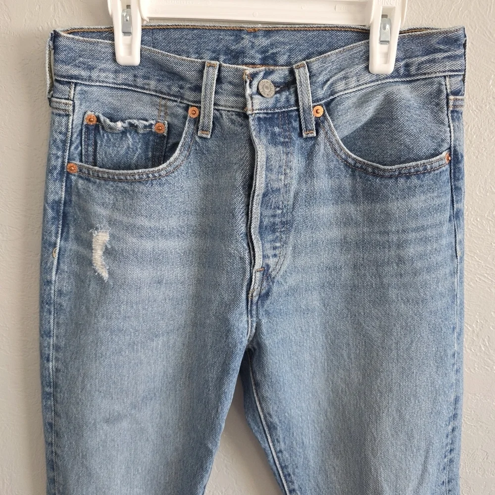 Levis Womens 501 Skinny Tapered Button Fly Distressed Blue Denim Jeans Sz 27x30 - Picture 2 of 11